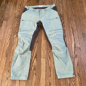Fjallraven Men's Pants in Light Green and Dark Gray